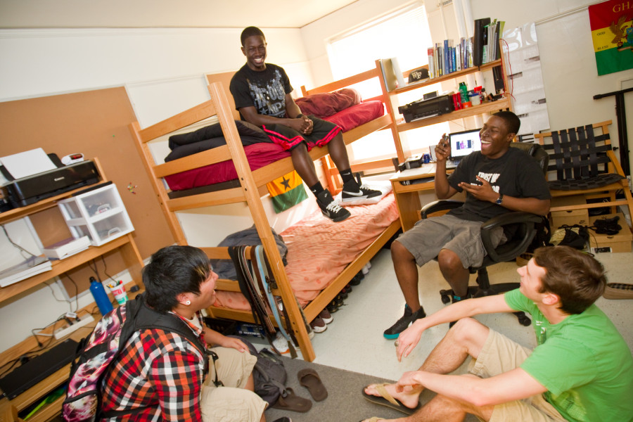 how-can-you-ease-tensions-with-a-college-roommate-college-counselor-services